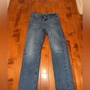 Levi’s wedgie straight leg size 27